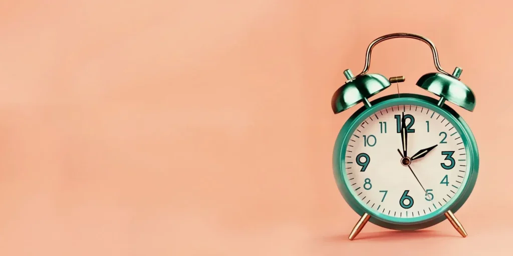 Reloj fondo naranja
