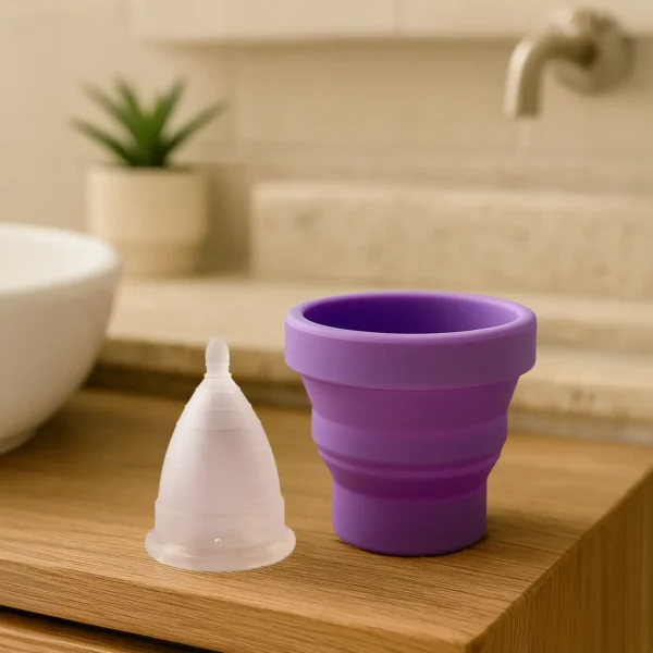 vaso esterilizador con copa menstrual morado