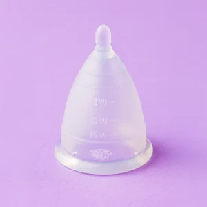 Copa menstrual Angelcup talla chica, una opción de higiene menstrual cómoda, ecológica y segura para la primera menstruación.