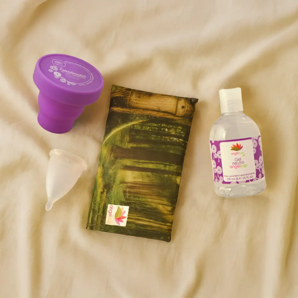 Soluciones Angelcup para el bienestar menstrual: copa, cojín térmico, vaso esterilizador y gel neutro.