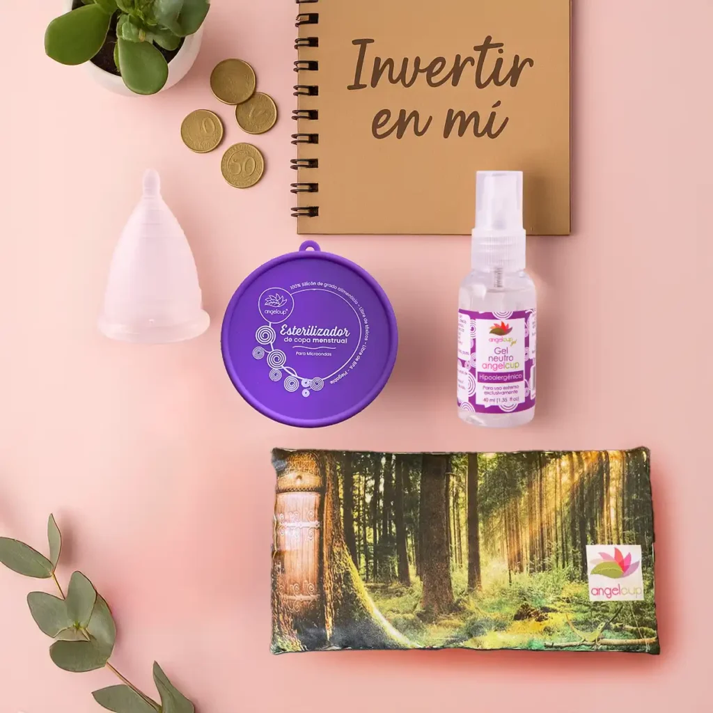Kit de autocuidado "Invertir en mí" de Angelcup. La imagen muestra Productos Angelcup que representan una inversión inteligente y un ahorro económico para la menstruación.