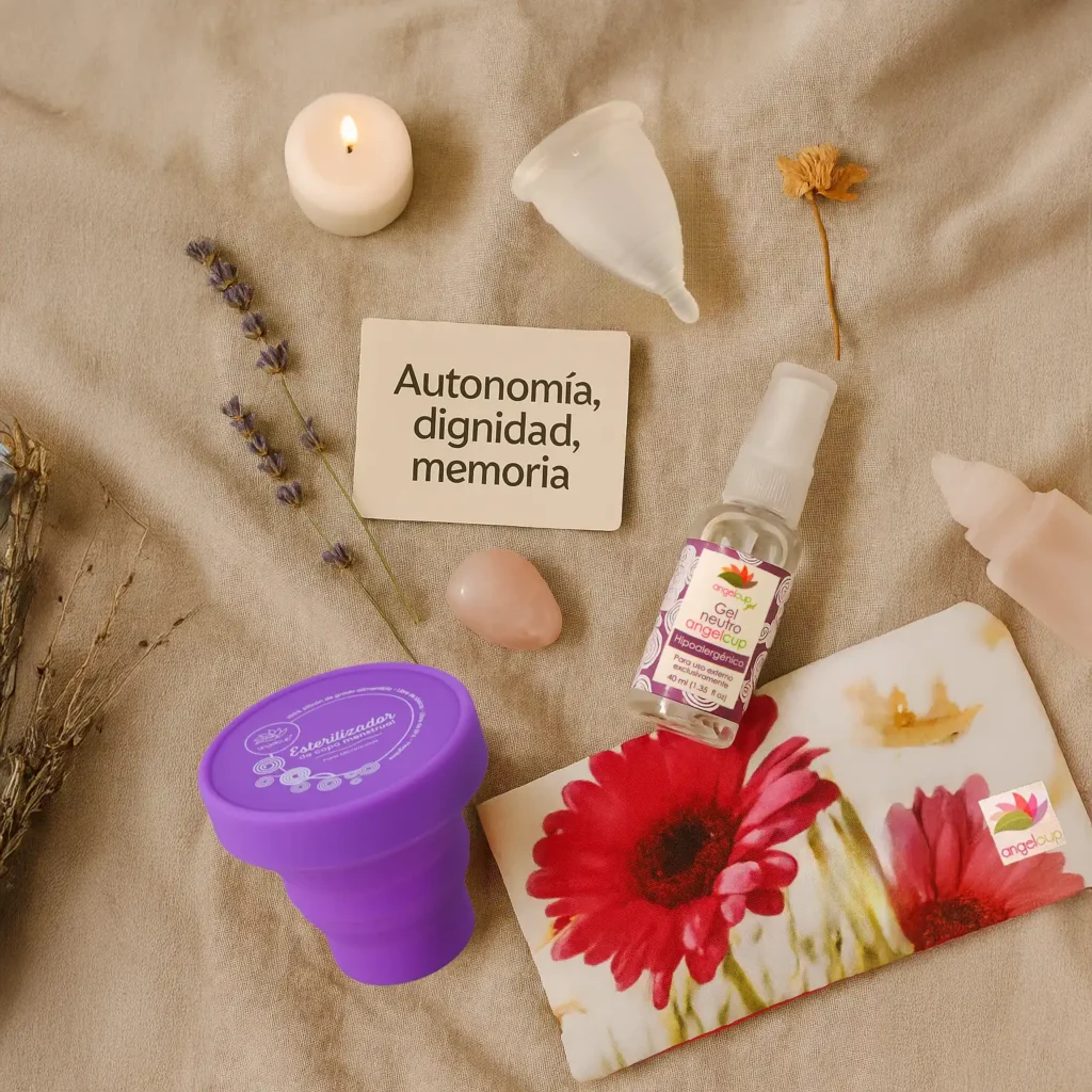 Bodegón de autocuidado con la copa menstrual Angelcup junto a una taza de té y luz suave, representando la reconexión con el cuerpo como un acto de sanación