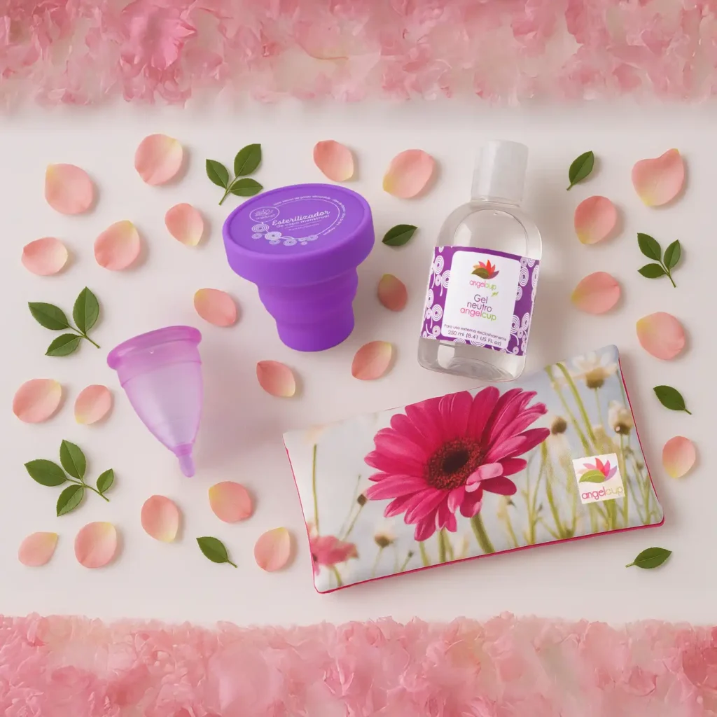 Productos Angelcup para una higiene menstrual segura: copa, vaso esterilizador, jabón y cojín.