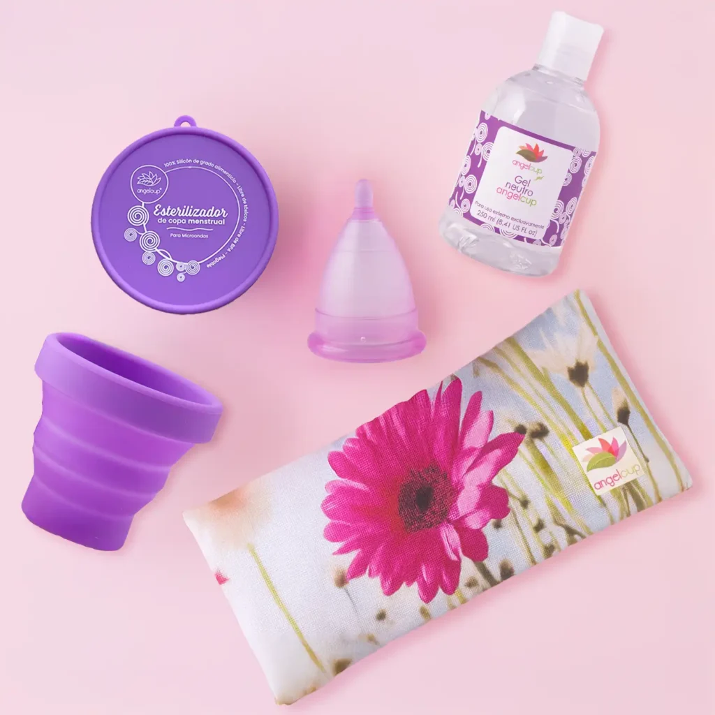 Kit de bienestar Angelcup con copa, vaso, gel y cojín térmico para un ciclo menstrual y una intimidad más conscientes y sin dolor.