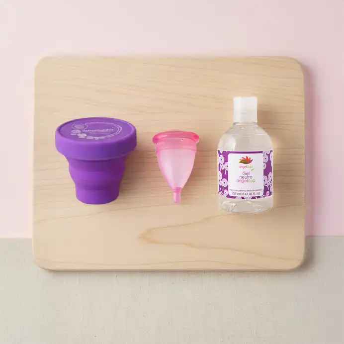 Set completo Angelcup para una menstruación ecológica: Gel Neutro, copa menstrual, vaso esterilizador y bolsita pocket floral.